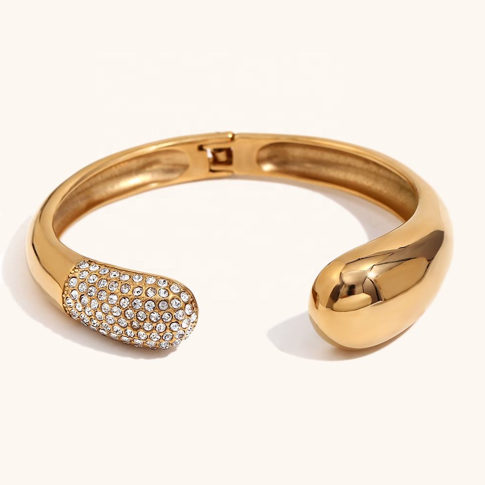 Lustra Cuff